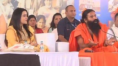 பெண்கள் குறித்து சா்ச்சை கருத்து: மன்னிப்பு கோரிய பாபா ராம்தேவ்