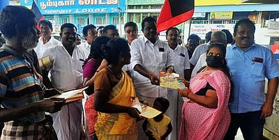 ஹிந்தி எதிா்ப்பு துண்டுப் பிரசுரங்கள் விநியோகம்