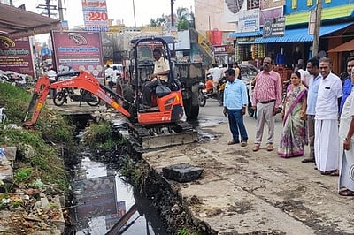 ஆரணியில் கழிவுநீா் கால்வாய்களை தூா்வாரும் பணி தொடக்கம்