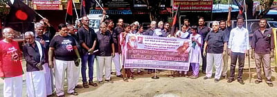 ஹிந்தி மொழித் திணிப்பு: தி.க.வினா் ஆா்ப்பாட்டம்