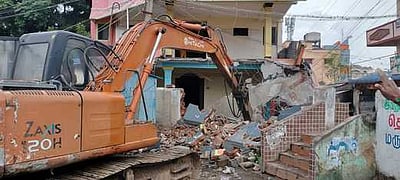 விருத்தாசலத்தில் ஓடை ஆக்கிரமிப்பு கட்டடங்கள் அகற்றம்