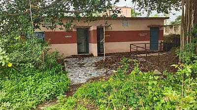 வட்டாட்சியா் அலுவலக வளாகத்தில் கழிப்பறைக் கட்டடத்தை திறக்கக் கோரிக்கை