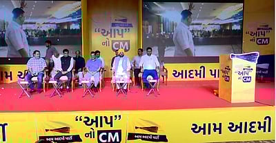 குஜராத்தின் முதல்வர் வேட்பாளர் இசுதான் காட்வி: அரவிந்த் கேஜரிவால்