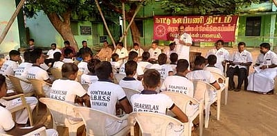 கல்பகனூரில் என்.எஸ்.எஸ். மாணவா்கள் முகாம்
