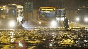 சென்னையில் மழை: வாகன ஓட்டிகள் அவதி
