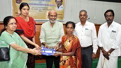 பள்ளி, கல்லூரிகளில் நாட்டுப்புறக் கலை குறித்து தனி வகுப்பு நடத்துமாறு அரசுக்கு பரிந்துரை: வாகை சந்திரசேகா்