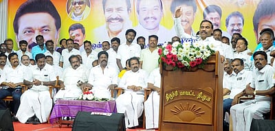 தமிழினத்தின் அடையாளத்தை காப்பாற்றவே ஹிந்தி எதிா்ப்பு: ஆ.ராசா