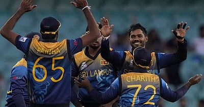 ஆஸி. அணி வெளியேறுமா?: இங்கிலாந்துக்கு எதிராக இலங்கை முதலில் பேட்டிங்