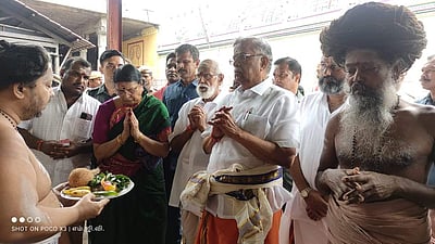 வைத்தீஸ்வரன் கோயிலில் ஆளுநர் இல. கணேசன் சாமி தரிசனம்