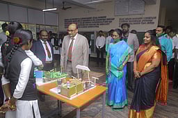 சட்டக் கல்வி மாணவா்களுக்கு மனித நேயம் அவசியம்: உயா்நீதிமன்ற நீதிபதி சுந்தா் மோகன்