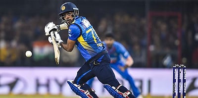 பாலியல் புகார்: கிரிக்கெட் போட்டிகளில் பங்கேற்க இலங்கை வீரருக்குத் தடை!