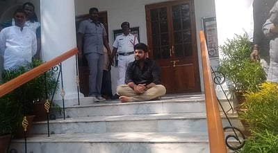 புதுச்சேரி பேரவை முன்பு ஏனாம் எம்எல்ஏ உண்ணாவிரதம்