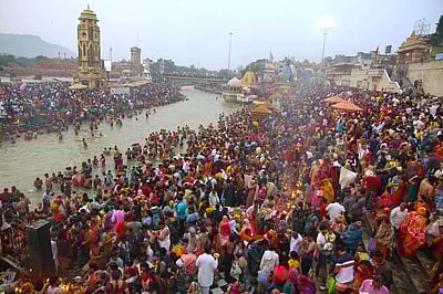 கங்கையில் புனித நீராடிய பக்தர்கள் - புகைப்படங்கள்
