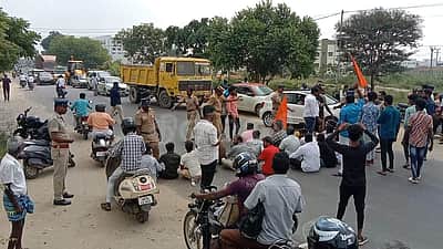 திருப்பூரில் ரிசர்வ் பகுதியில் கோயில் இடிப்பு: இந்து முன்னணியினர் சாலைமறியல்