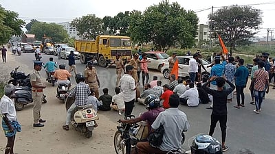 திருப்பூரில் ரிசர்வ் பகுதியில் கோயில் இடிப்பு: இந்து முன்னணியினர் சாலைமறியல்