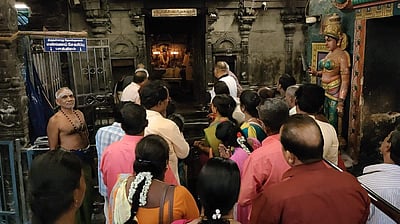 சந்திர கிரகணம்: திருநள்ளாறு கோயிலில் பக்தர்கள் தரிசனம்