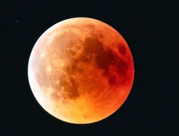 இன்று சந்திர கிரகணம்! தவறான நம்பிக்கைகளும் அறிவியல் உண்மைகளும்!!