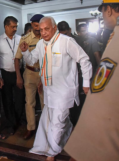 கேரள ஆளுநரின் ஊடக சந்திப்பில் 2 தொலைக்காட்சி நிருபா்கள் வெளியேற்றம்