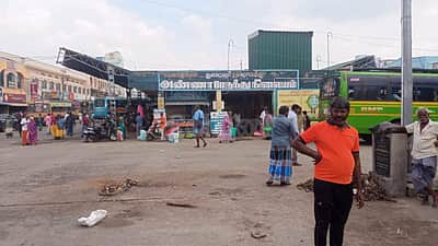துறையூர் பேருந்து நிலையத்தில் ஆக்கிரமிப்புக் கடைகள் அகற்றம்