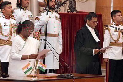 இந்தியாவின் 50வது தலைமை நீதிபதியாக சந்திரசூட் பதவியேற்றார் - புகைப்படங்கள்