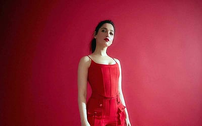 சிவப்பு நிற உடையில் மின்னும் தமன்னா - புகைப்படங்கள்