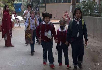 காற்று மாசினால் விடுமுறை: தில்லியில் பள்ளிகள் இன்று மீண்டும் திறப்பு