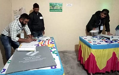 ஒரே குடும்பத்தைச் சேர்ந்த 81 பேர்..  ஒன்றாக வாழ்கிறோம், ஒன்றாக வாக்களிக்கிறோம்