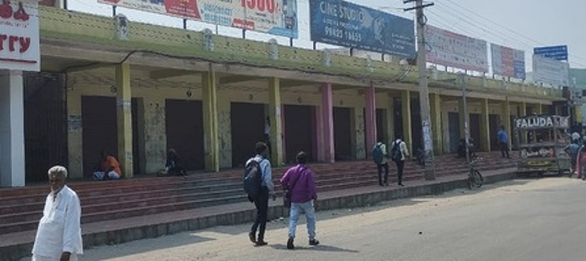 திண்டுக்கல் மாநகராட்சிக் கடைகள் மறு ஏல அறிவிப்பால் சா்ச்சை