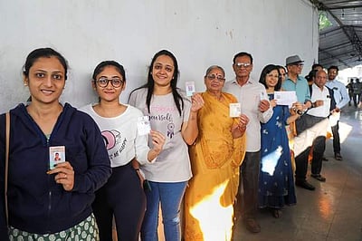 குஜராத்: முதல்கட்டப் பேரவைத் தேர்தலில் 57% வாக்குப்பதிவு