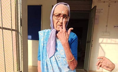 குஜராத் தேர்தல்: முதல்கட்ட வாக்குப்பதிவு தொடங்கியது!