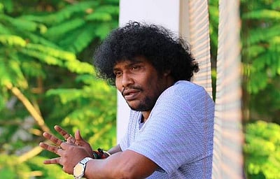 யோகி பாபுக்கு கிரிக்கெட் பேட் பரிசளித்த நடிகர் விஜய்!