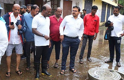 சென்னையில் 400 மரங்கள் விழுந்துள்ளன: அமைச்சர் தகவல்