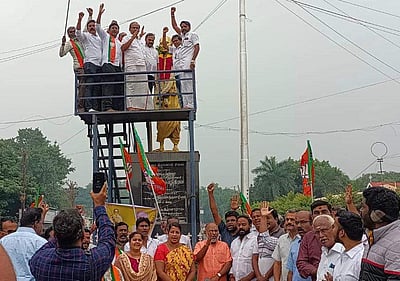 ராஜாஜி பிறந்தநாள்: சேலத்தில் பாஜகவினர் மாலை அணிவித்து மரியாதை