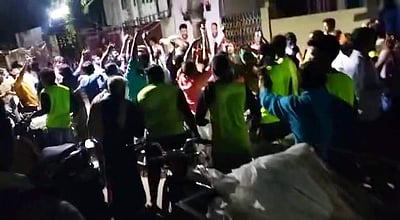 பாபா ரீ-ரிலீஸ்: மதுரையில் ரஜினி ரசிகர்கள் கொண்டாட்டம்