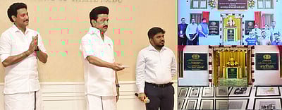 வாராணசியில் புனரமைக்கப்பட்ட பாரதியாா் இல்லம், மாா்பளவுச் சிலையை திறந்து வைத்தாா் முதல்வா்