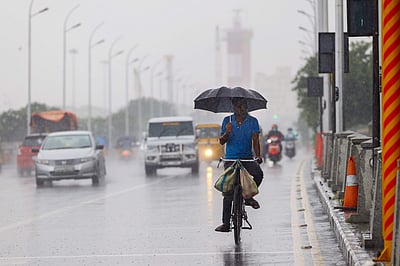 பகல் 1 வரை சென்னை, 14 மாவட்டங்களில் மழை தொடரும்!