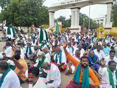 திருச்சி ஆட்சியரகத்தில் விவசாயிகள் முற்றுகை!