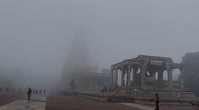 தஞ்சை பனிப்பொழிவில் மறைந்த பெரிய கோயில்!