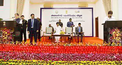 அமைச்சரானாா் உதயநிதி ஸ்டாலின்: இளைஞா் நலன்- விளையாட்டு மேம்பாட்டுத் துறை ஒதுக்கீடு