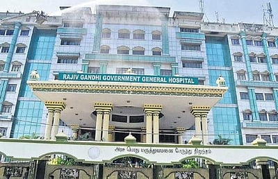 அரசு மருத்துவமனைகளில் முதல்வா் காப்பீட்டை கைவிடக் கோரிக்கை