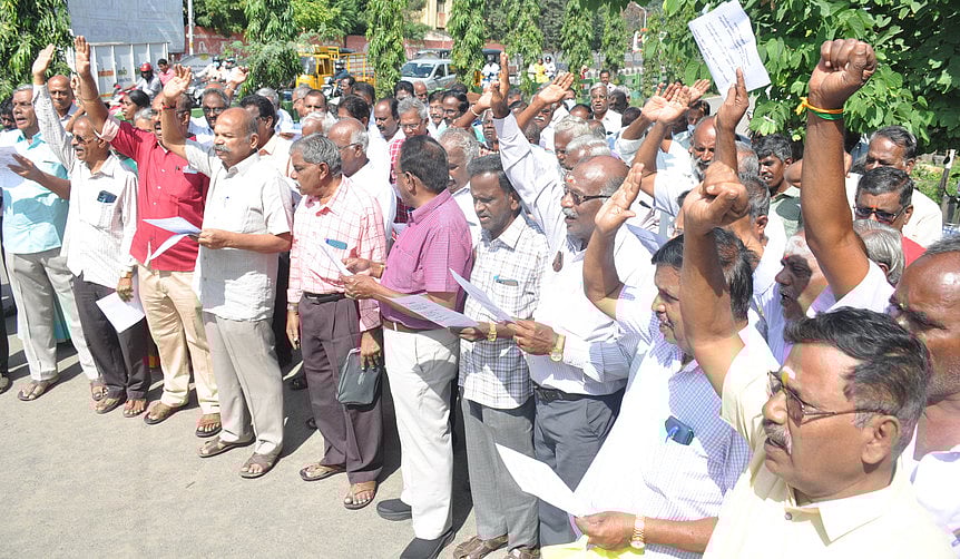 அத்திகடவு- அவிநாசி திட்டத்தில் விடுபட்ட குளங்கள்: தமிழக அரசைக் கண்டித்து பிப்.25-இல் ஆா்ப்பாட்டம்