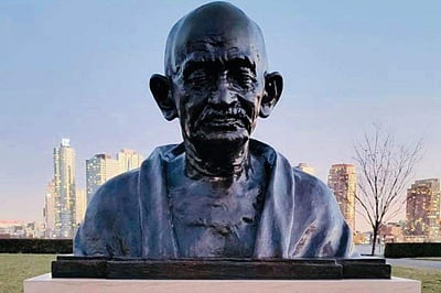 ஐ.நா. தலைமையகத்தில் காந்தி சிலை திறப்பு!