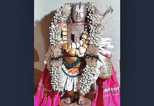 வட்டிலால் வழிபடுத்தியவர்!