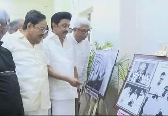 அன்பழகன் புகைப்படக் கண்காட்சி: தொடக்கி வைத்தார் முதல்வர்
