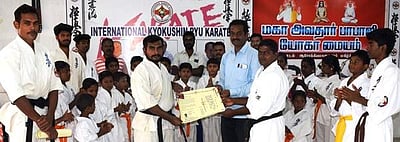 சங்ககிரியில் மாணவர்களுக்கு கருப்பு பெல்ட் வழங்கும் விழா 