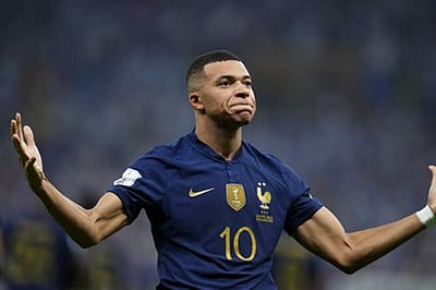 உலகக்கோப்பை கால்பந்து போட்டி: தங்க காலணி வென்ற எம்பாப்பே!