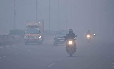 கடும் மூடுபனி: 2 பேருந்துகள் நேருக்கு நேர் மோதியதில் 8 பேர் பலி, 23 பேர் காயம்!