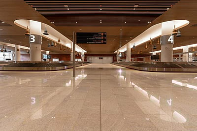 வணிக நடவடிக்கைகளை 2025 ஏப்ரல் வரை ஒத்திவைத்த நொய்டா விமான நிலையம்!