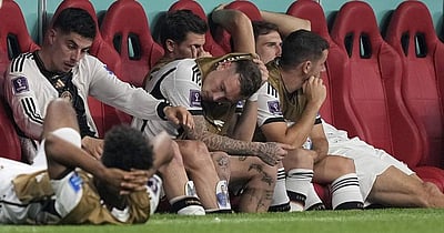 உலகக் கோப்பை: வெளியேறிய இரு பெரிய அணிகள்!