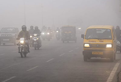 வடமாநிலங்களில் நிலவும் அடர் பனிமூட்டம் - புகைப்படங்கள்